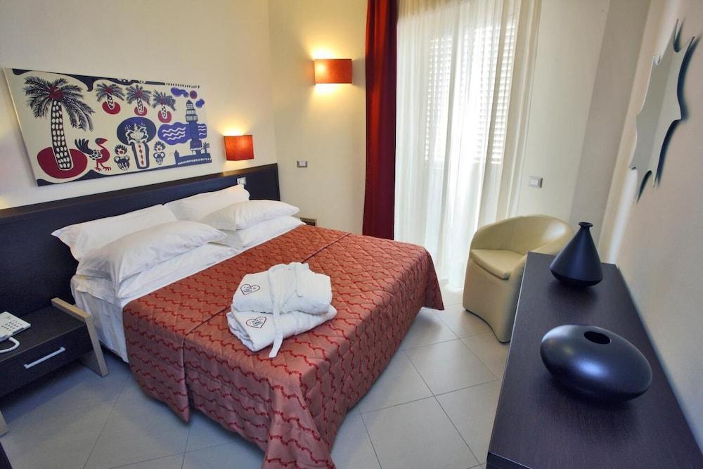 Noha Suite Hotel 里乔内 外观 照片