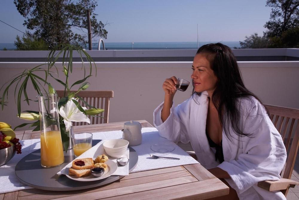 Noha Suite Hotel 里乔内 外观 照片