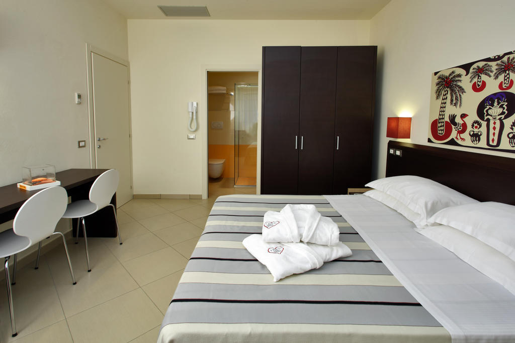 Noha Suite Hotel 里乔内 外观 照片